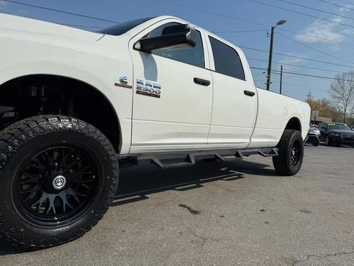 Bright White Clearcoat 2018 RAM 2500 Tradesman Crew Cab 4x4 8' Box