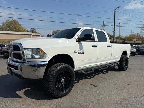 Bright White Clearcoat 2018 RAM 2500 Tradesman Crew Cab 4x4 8' Box