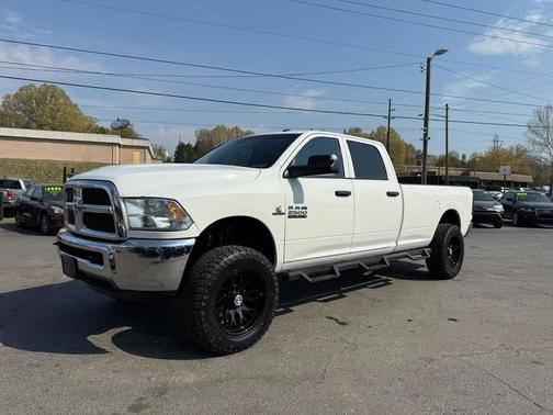 Bright White Clearcoat 2018 RAM 2500 Tradesman Crew Cab 4x4 8' Box