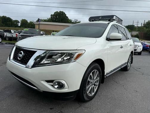 White 2016 Nissan Pathfinder SL