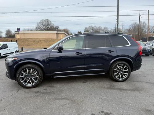 2016 Volvo XC90 T6 Momentum