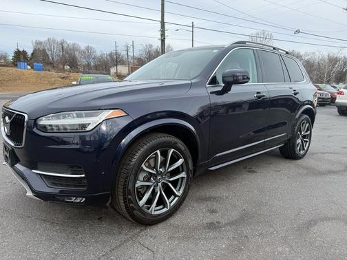 2016 Volvo XC90 T6 Momentum