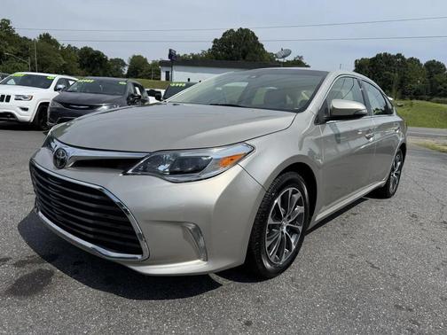 Gold 2018 Toyota Avalon XLE