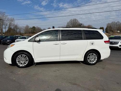 2011 Toyota Sienna XLE