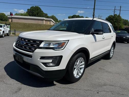 White 2017 Ford Explorer XLT