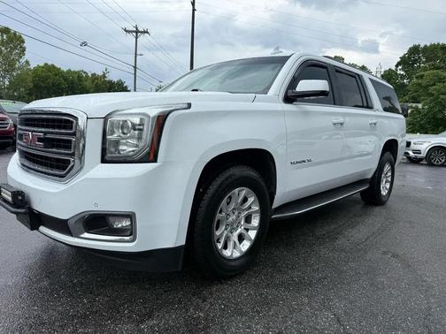 White 2017 GMC Yukon XL SLT
