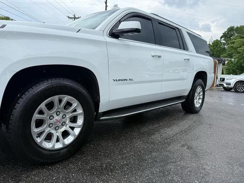 White 2017 GMC Yukon XL SLT