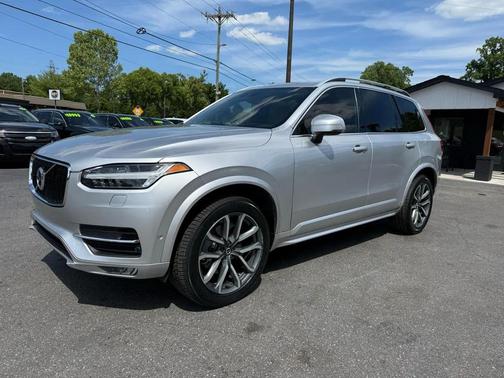 Silver 2019 Volvo XC90 T6 Momentum
