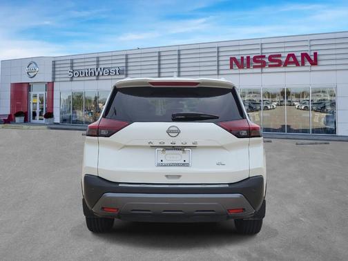 White 2022 Nissan Rogue SL