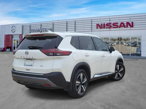 White 2022 Nissan Rogue SL