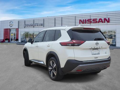 White 2022 Nissan Rogue SL