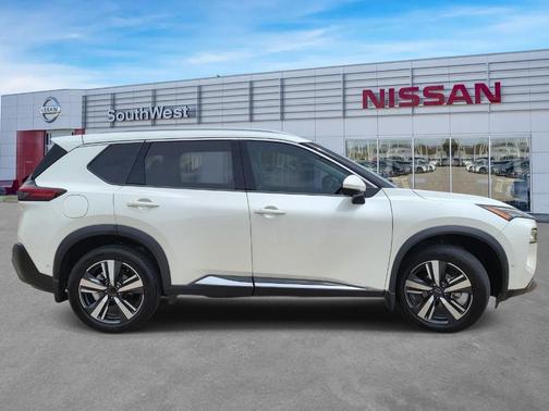 White 2022 Nissan Rogue SL