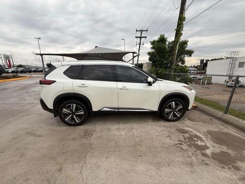 White 2022 Nissan Rogue SL