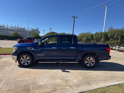 2017 Nissan Titan SV