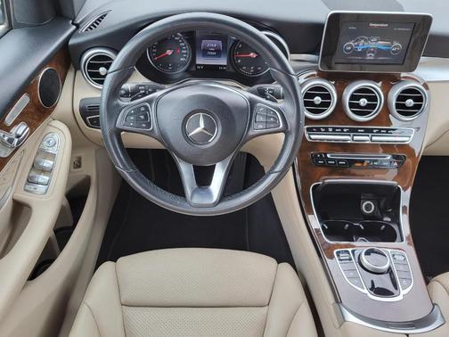 2017 Mercedes-Benz GLC 300 Base