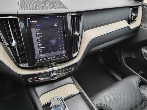 2022 Volvo XC60 B5 Inscription