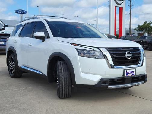 2025 Nissan Pathfinder Platinum