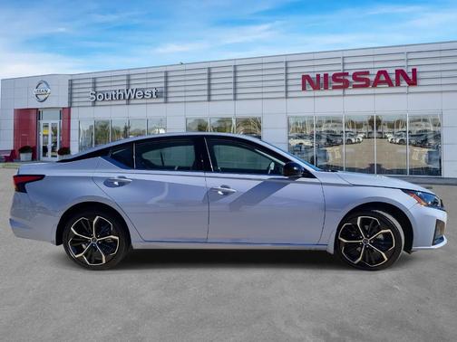 2025 Nissan Altima SR