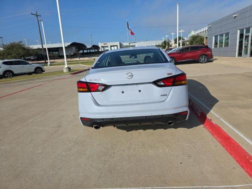 2025 Nissan Altima SR