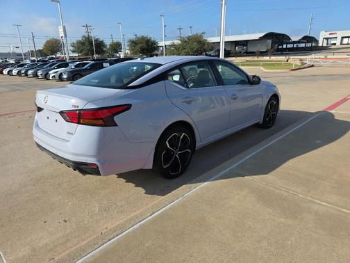 2025 Nissan Altima SR