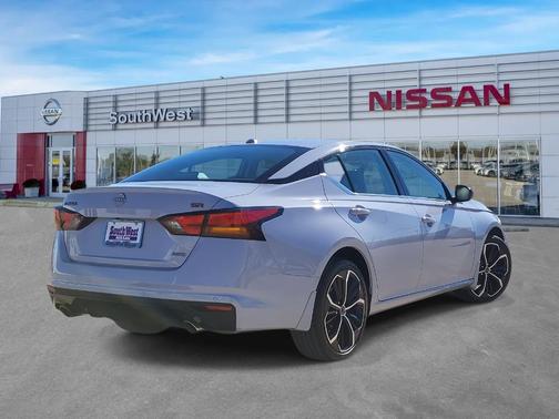 2025 Nissan Altima SR