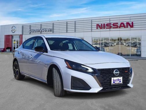 2025 Nissan Altima SR