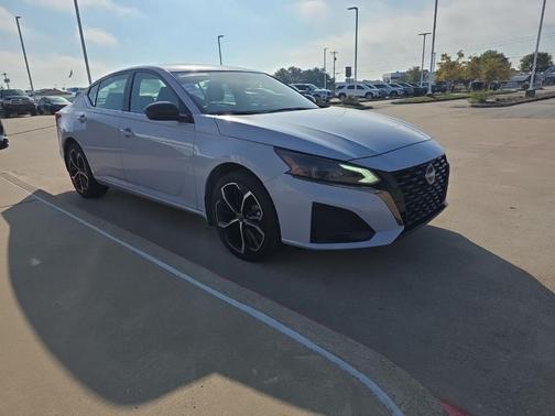 2025 Nissan Altima SR