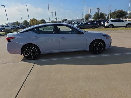 2025 Nissan Altima SR