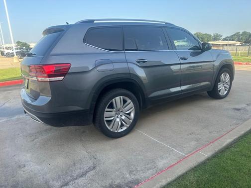 Platinum Gray Metallic 2019 Volkswagen Atlas 3.6L SE w/Technology