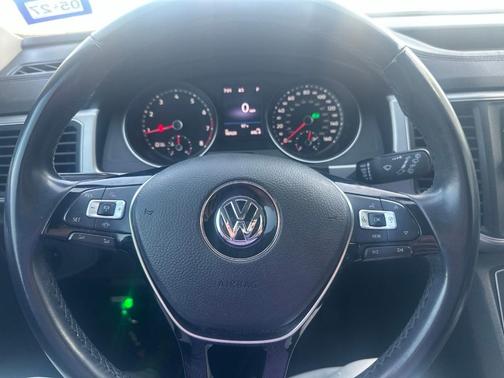 Platinum Gray Metallic 2019 Volkswagen Atlas 3.6L SE w/Technology