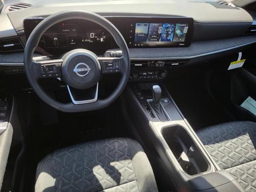 Canyon Bronze M 2026 Nissan Kicks SV