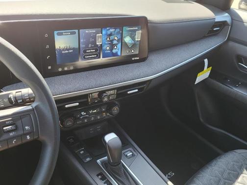 Canyon Bronze M 2026 Nissan Kicks SV