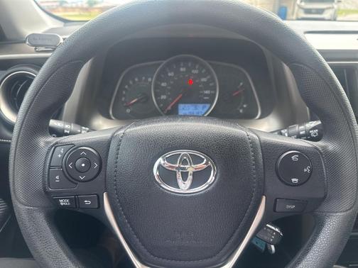 Classic Silver Metallic 2015 Toyota RAV4 XLE