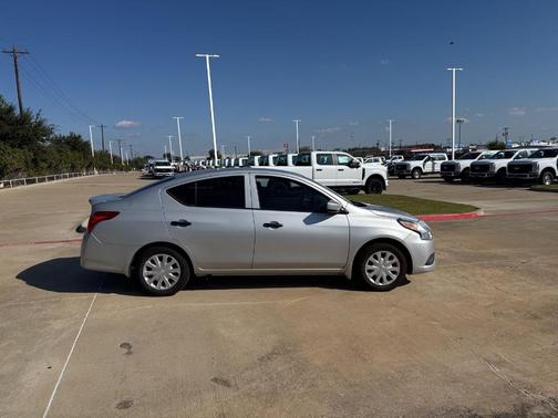 2019 Nissan Versa 1.6 S+