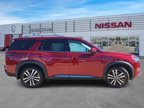 2024 Nissan Pathfinder Platinum