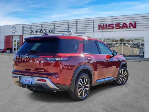 2024 Nissan Pathfinder Platinum
