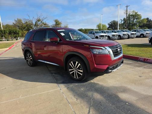 2024 Nissan Pathfinder Platinum