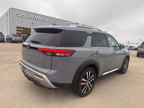 Boulder Gray Pearl 2023 Nissan Pathfinder Platinum FWD