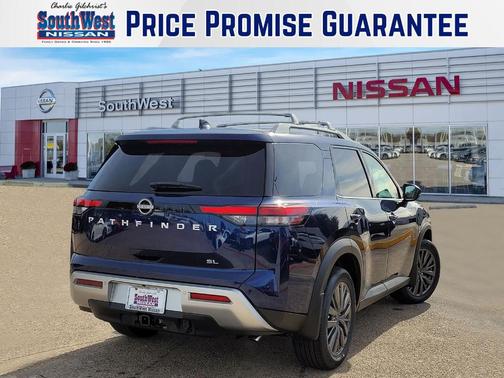 2025 Nissan Pathfinder SL