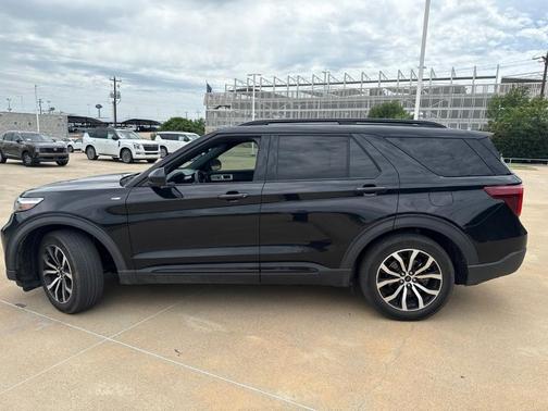 Black Metallic 2022 Ford Explorer ST-Line