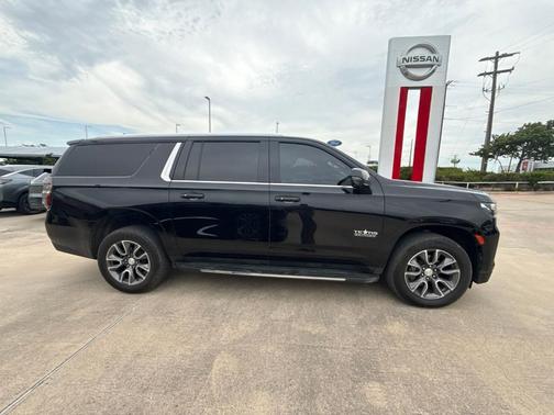 Black 2023 Chevrolet Suburban LT