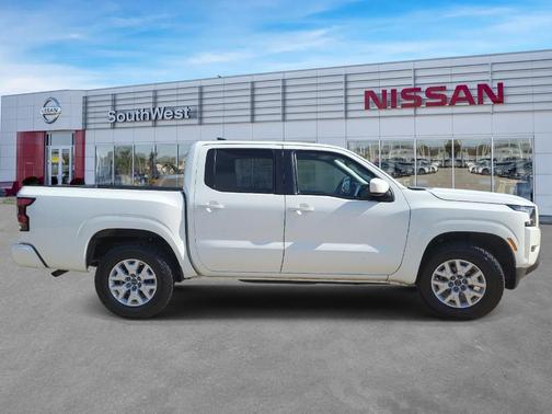 Glacier White 2022 Nissan Frontier SV