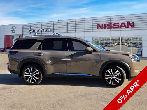 2025 Nissan Pathfinder Platinum