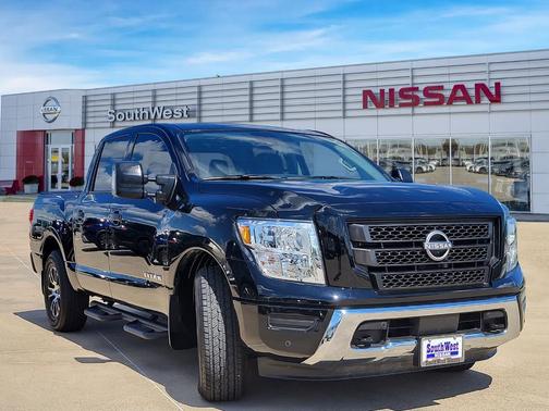 2023 Nissan Titan SV