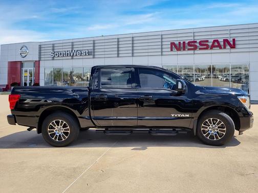 2023 Nissan Titan SV