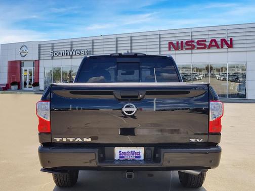 2023 Nissan Titan SV