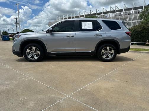 Silver 2024 Honda Pilot EX-L