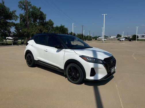 2021 Nissan Kicks SR
