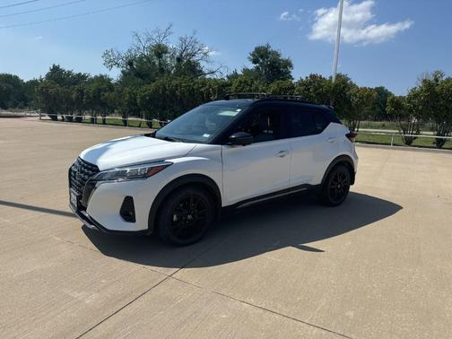 2021 Nissan Kicks SR