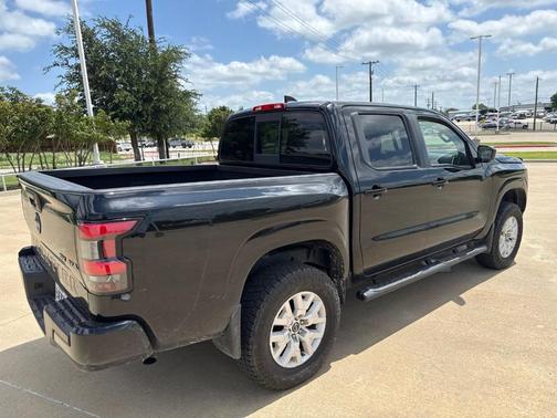 Black 2022 Nissan Frontier SV